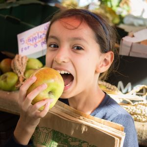 School Food Matters photo of a child eating an apple
